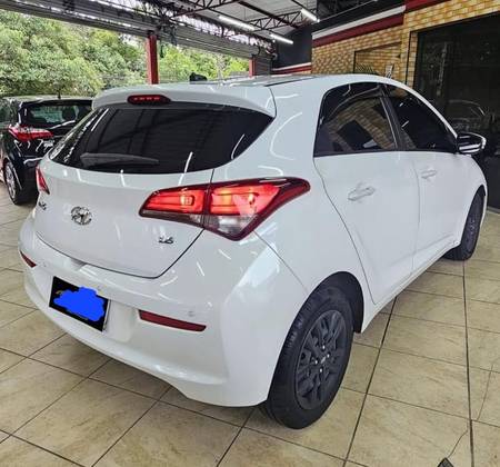 HYUNDAI HB20 1.6 COMFORT PLUS 16V FLEX 4P MANUAL HYUNDAI HB20 1.6 COMFORT PLUS 16V FLEX 4P MANUAL